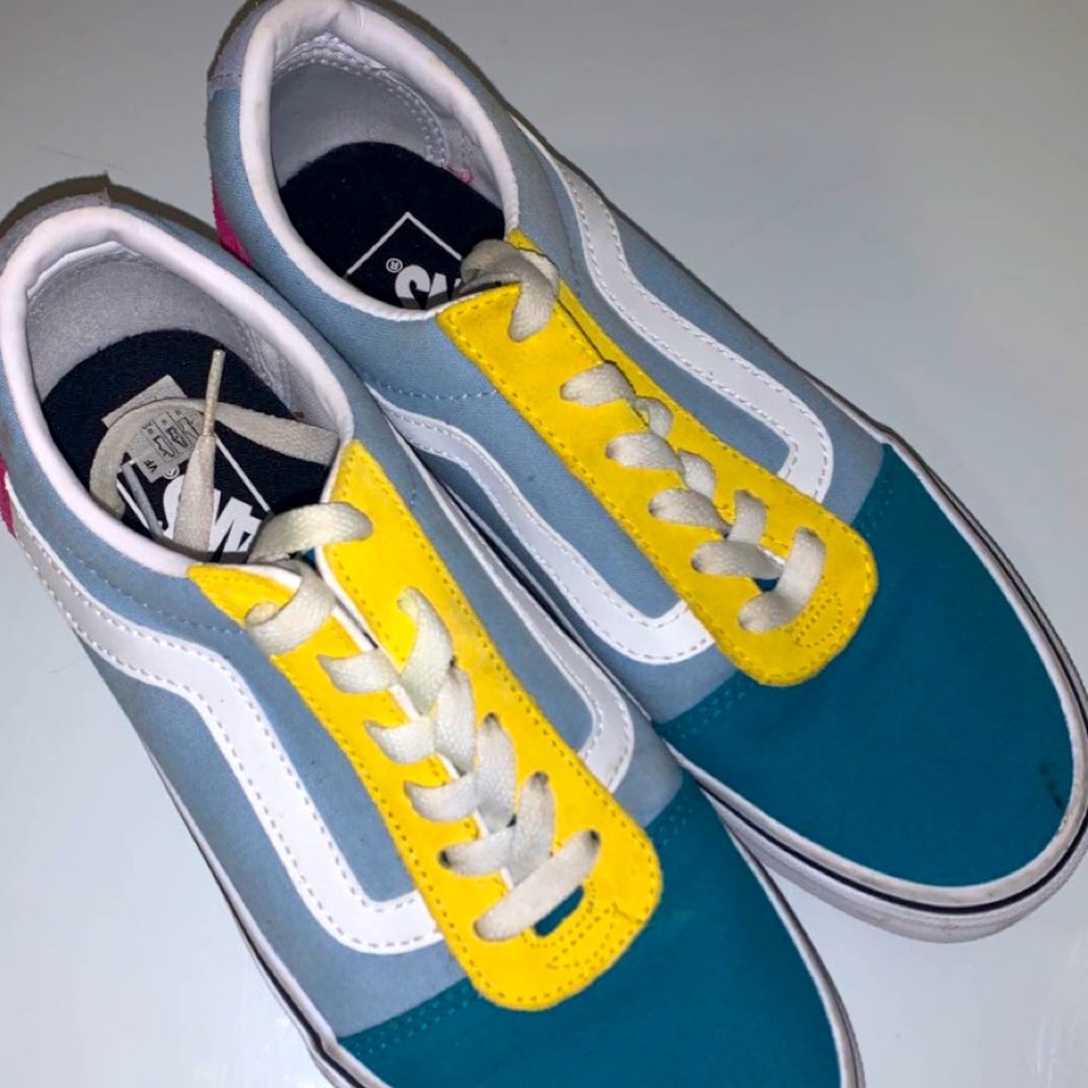 Size 7, women’s vans